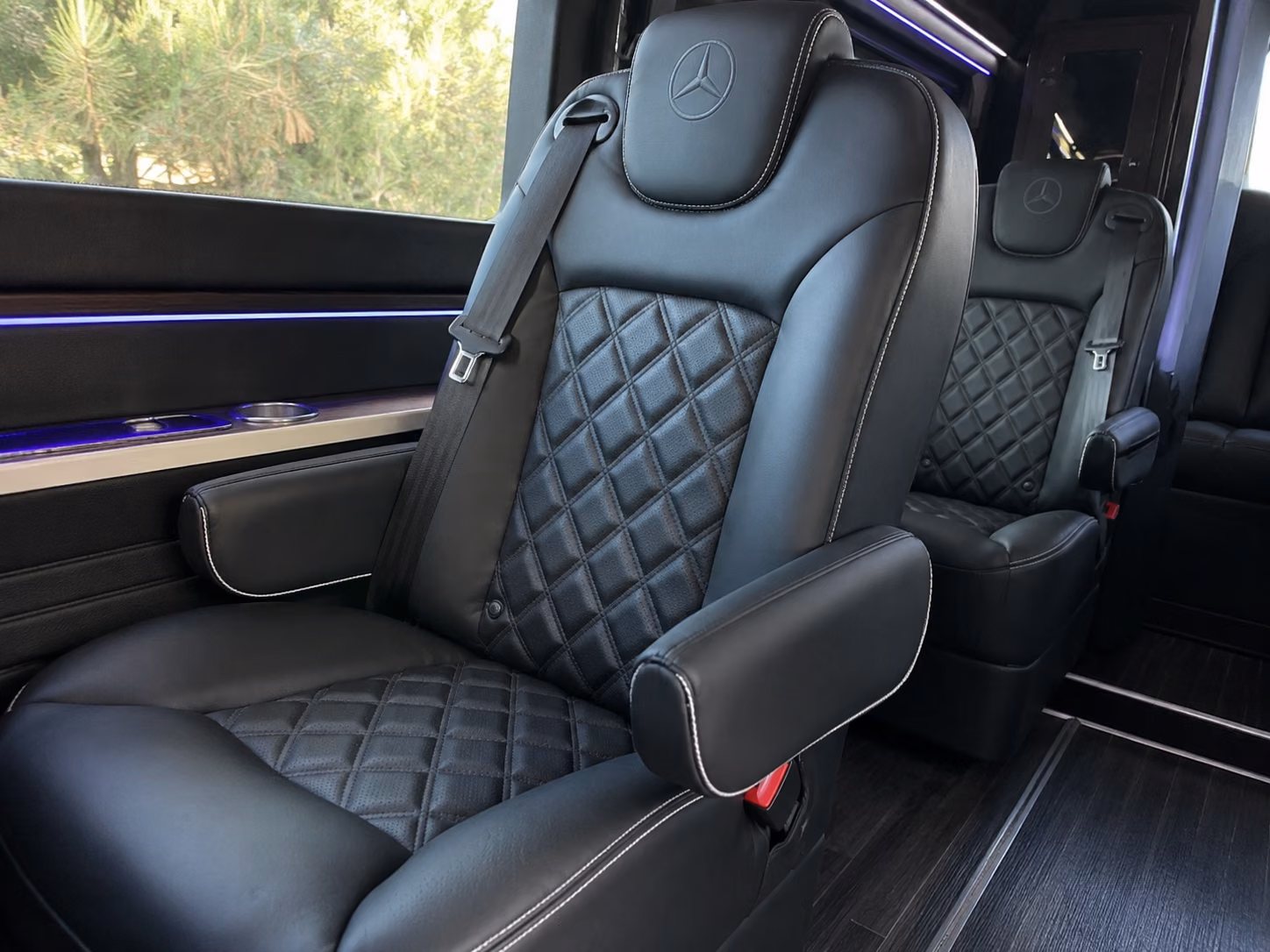 find the perfect transportation for your next airport transfer 5